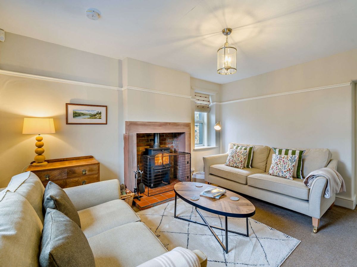 Castle Hill Cottage, listing photograph 2