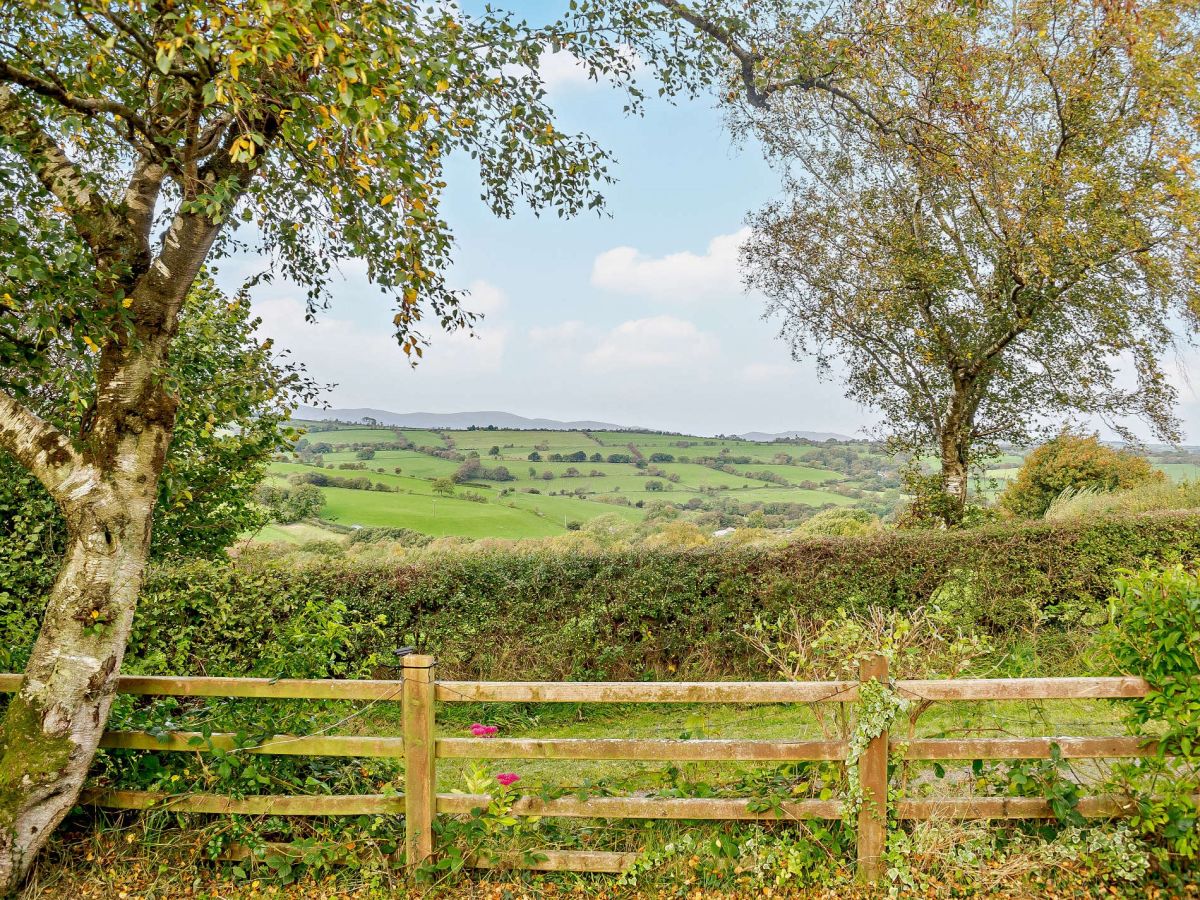 Cwm Bychan, listing photograph 3