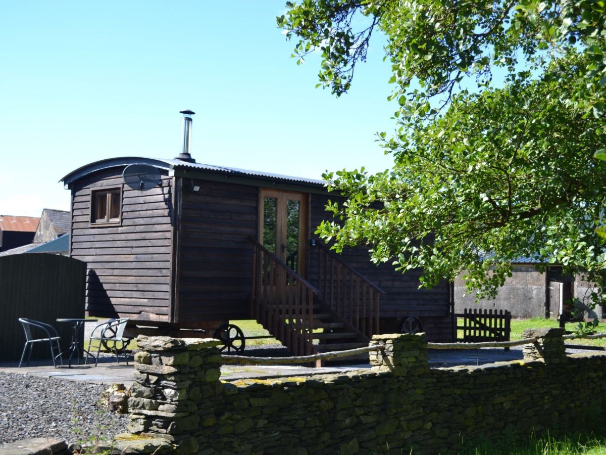 Gowan Bank Farm Shepherd's Hut, listing photograph 3