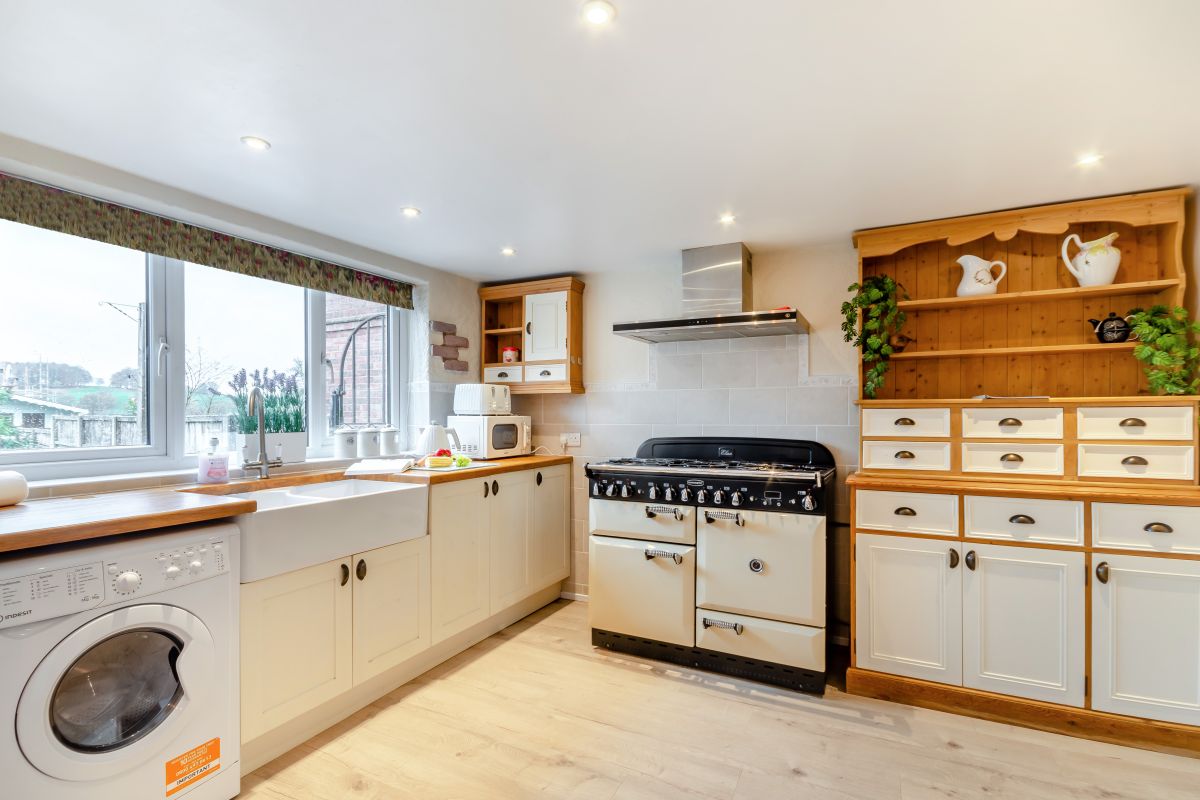 Apple Tree Cottage - Ashbourne, listing photograph 9