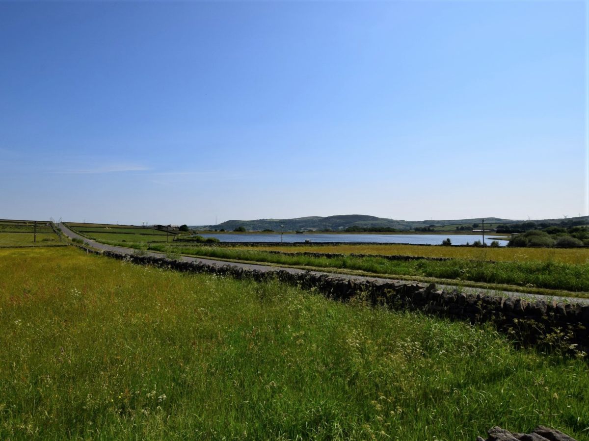 Flowery Field, listing photograph 2