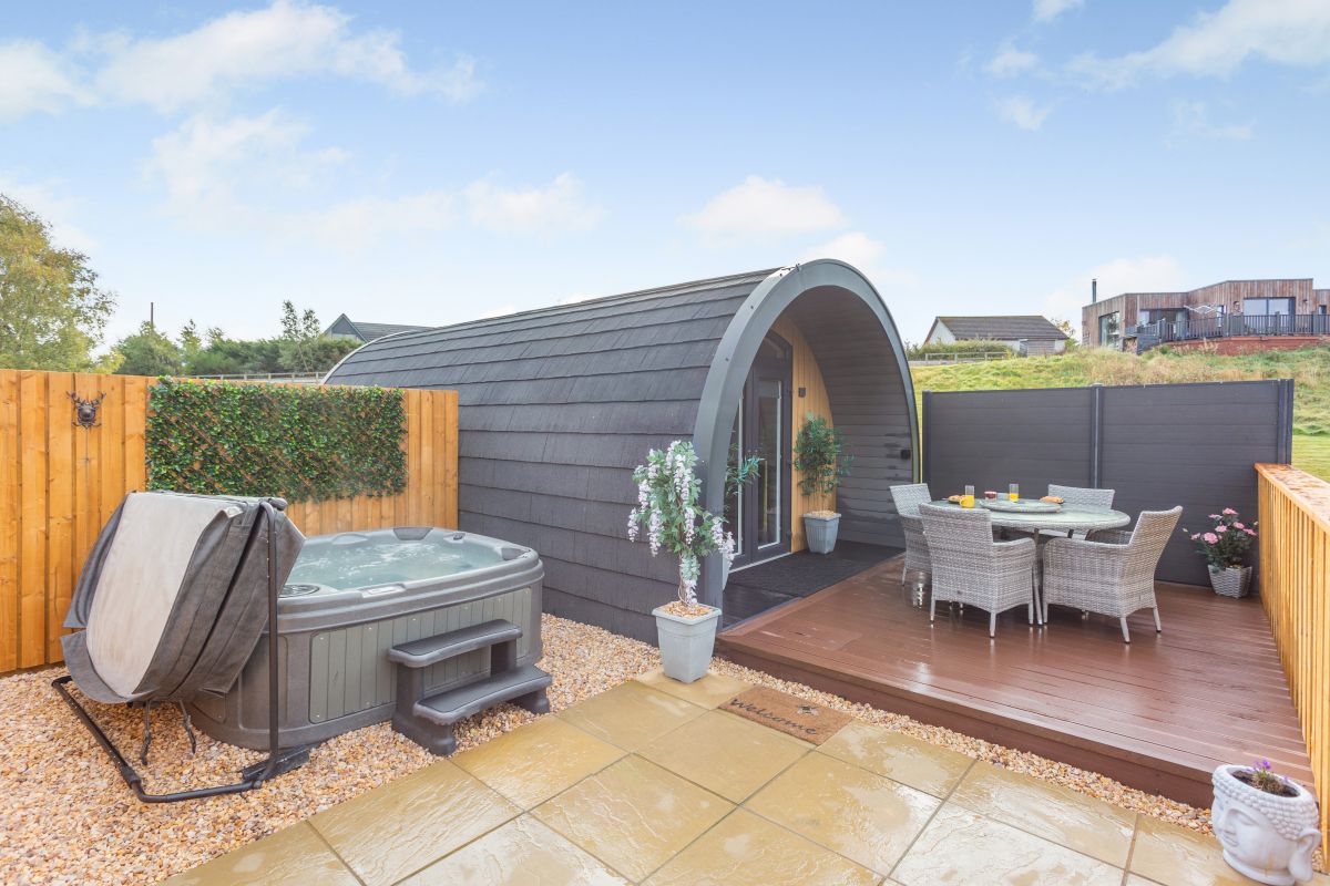 Hot Tub Hideaway 1