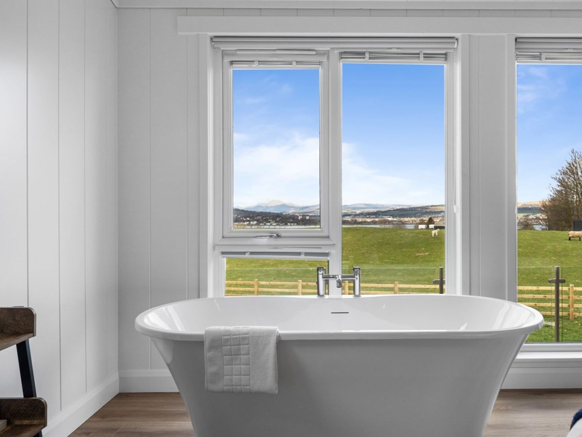 Arrochar View - Executive, listing photograph 9