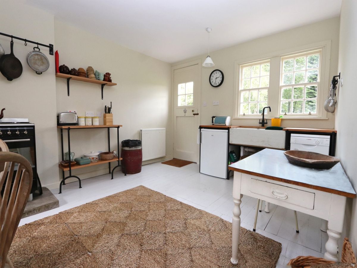 Square Cottage - Airlie, listing photograph 6