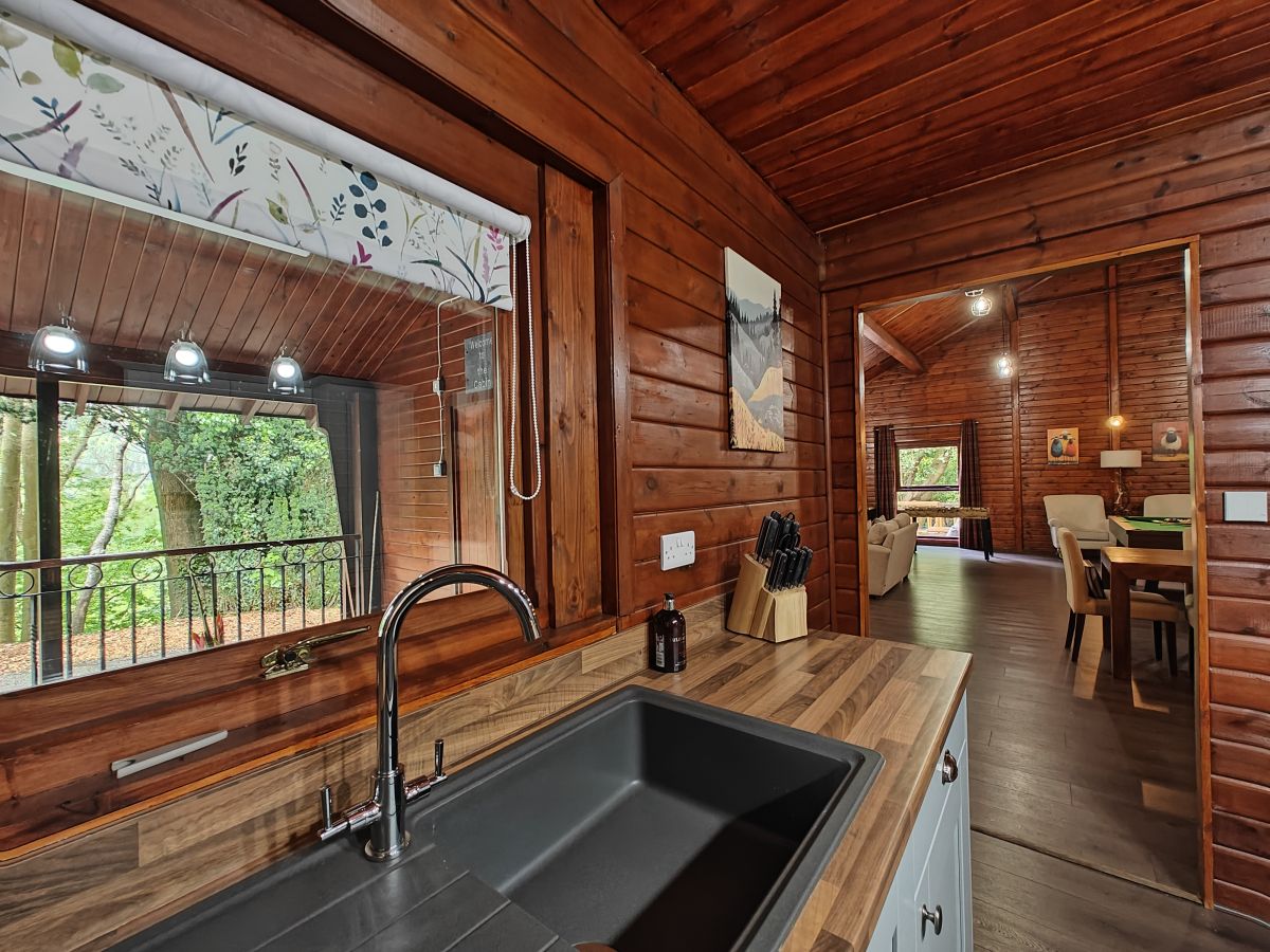 Alpine Lodge, listing photograph 8