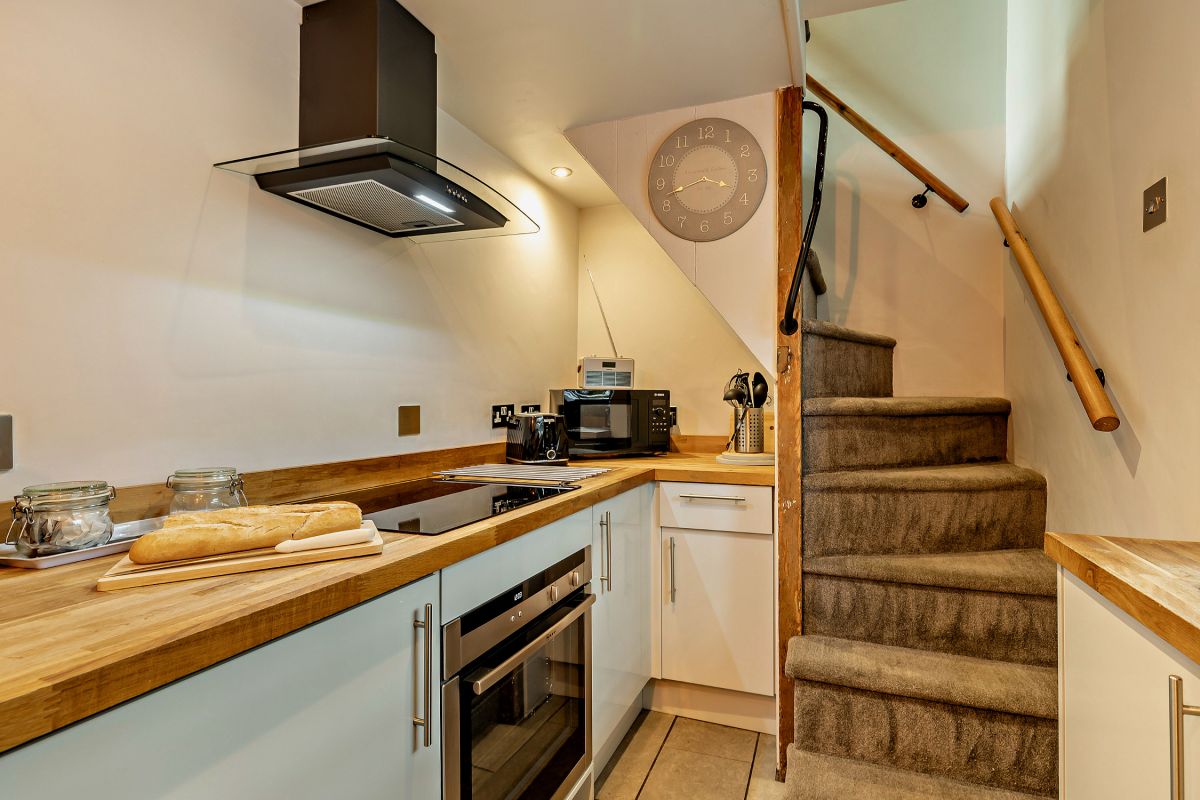 Bumblebee Cottage, listing photograph 9