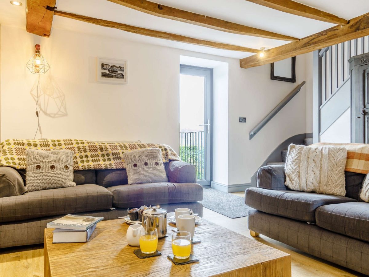 Rye Barn Llanilid, listing photograph 11