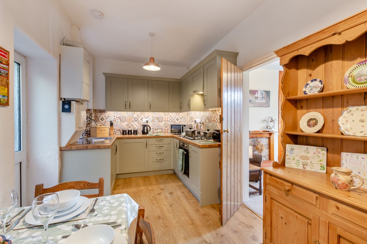 Waterfall Cottage, listing photograph 3