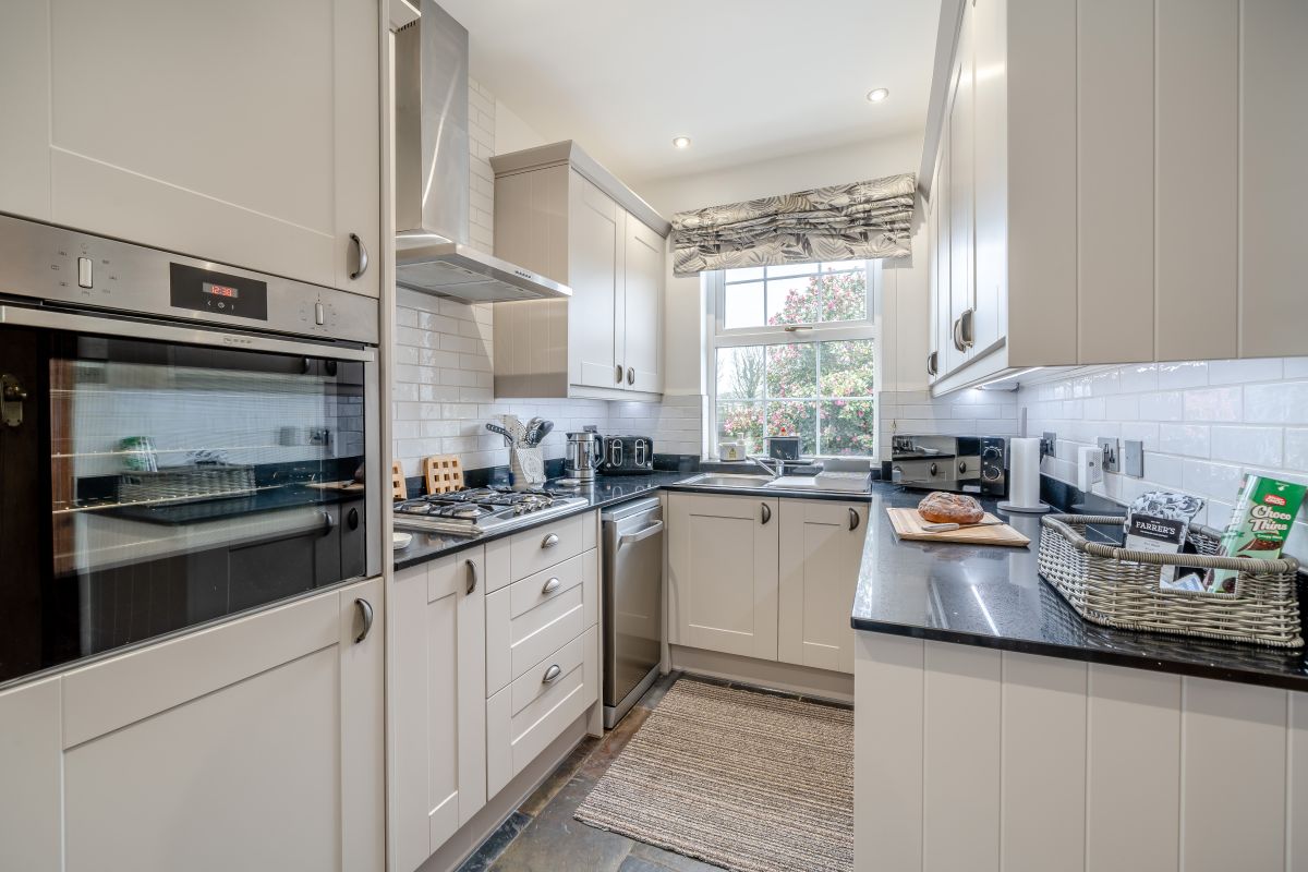 Hillview, listing photograph 4