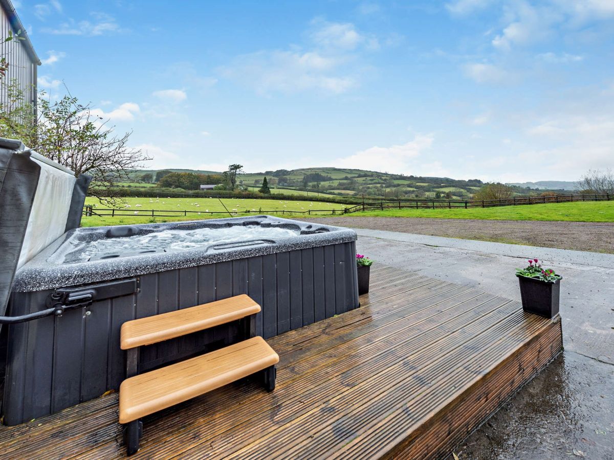 Rhiannydd's Barn, listing photograph 3