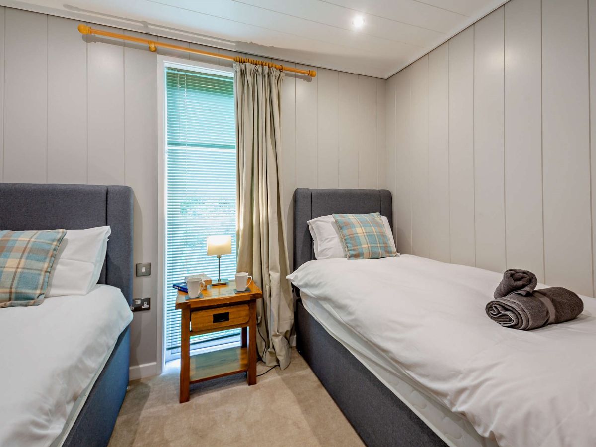Dragonfly Lodge, listing photograph 9