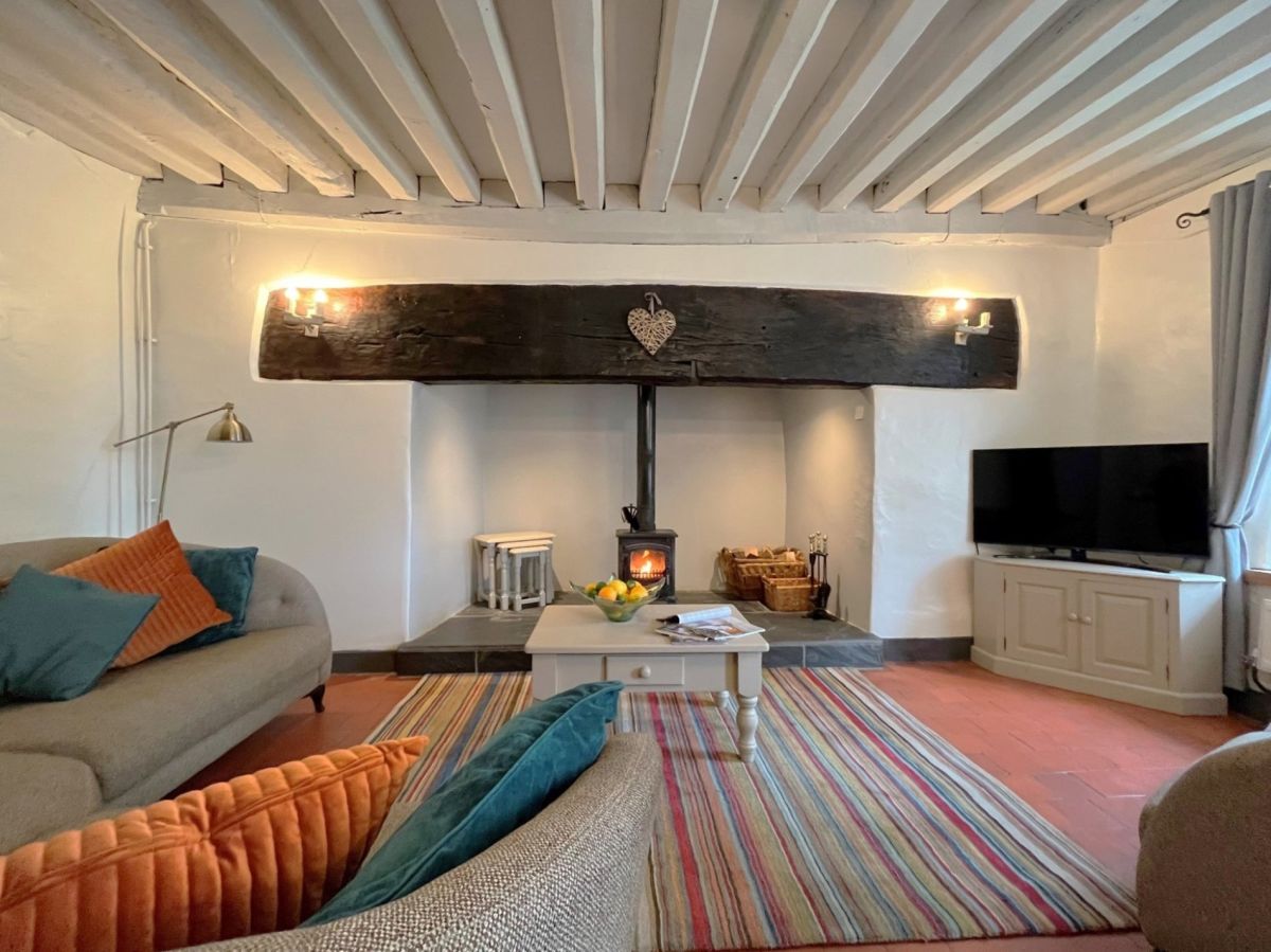 Medieval Farmhouse, listing photograph 5