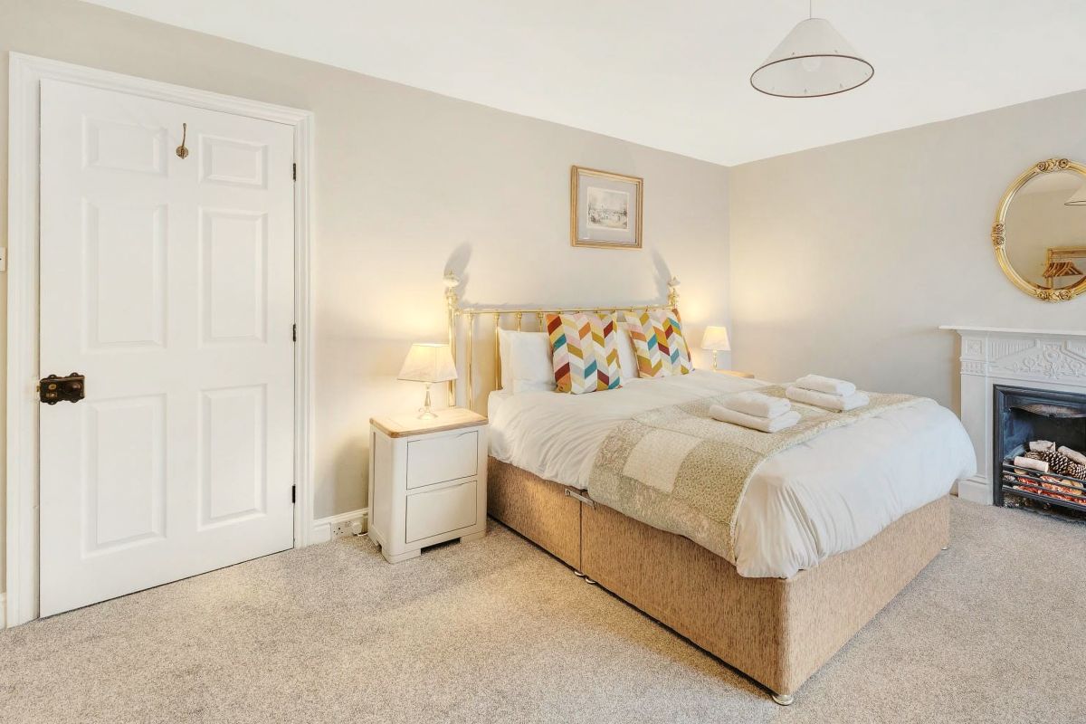 3 Swiss Villas, listing photograph 3