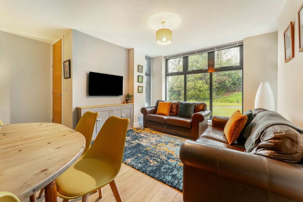 9 Blue Hill Park, listing photograph 2