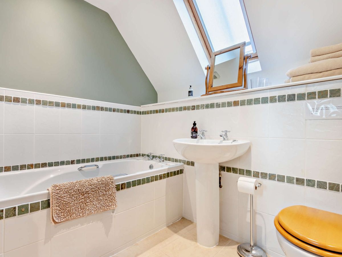 Little Hideaway, listing photograph 11