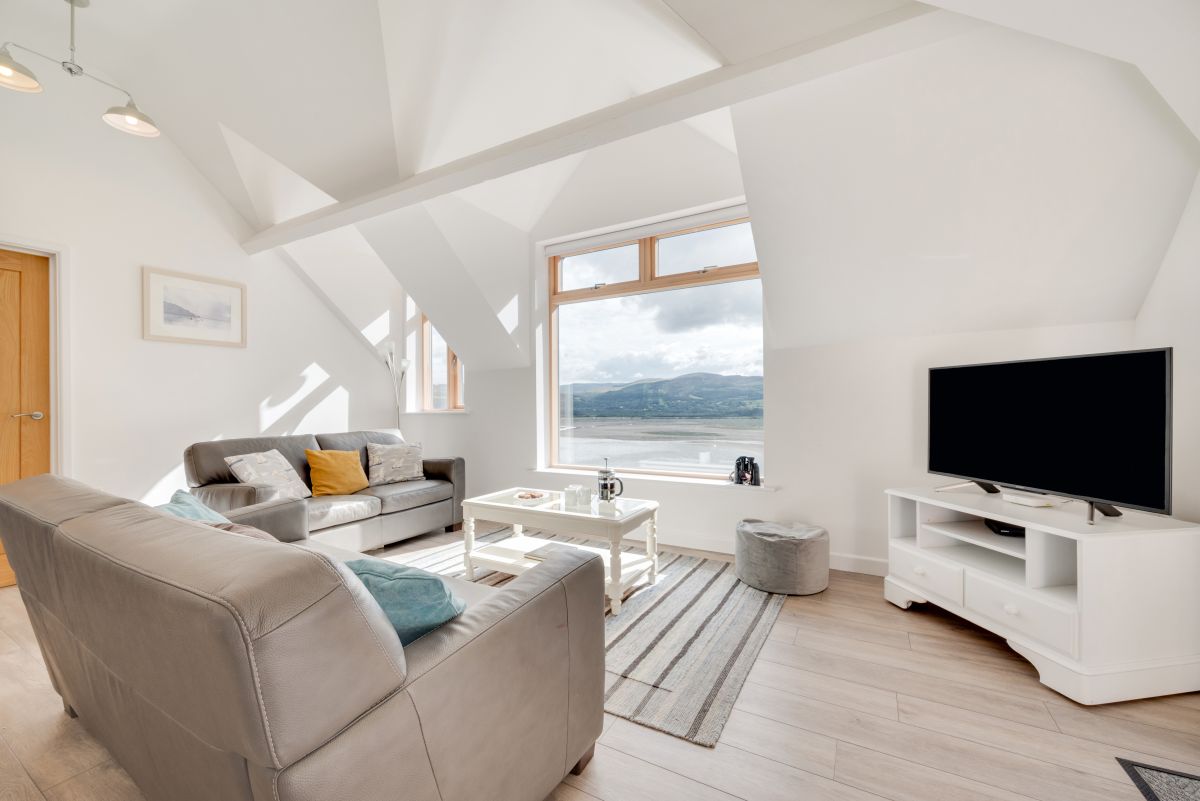 Apartment 4, The Old Stables, listing photograph 3
