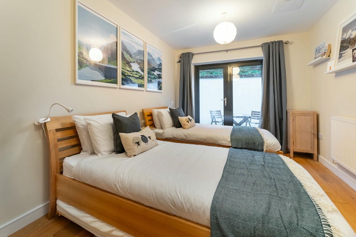 9 Blue Hill Park, listing photograph 11