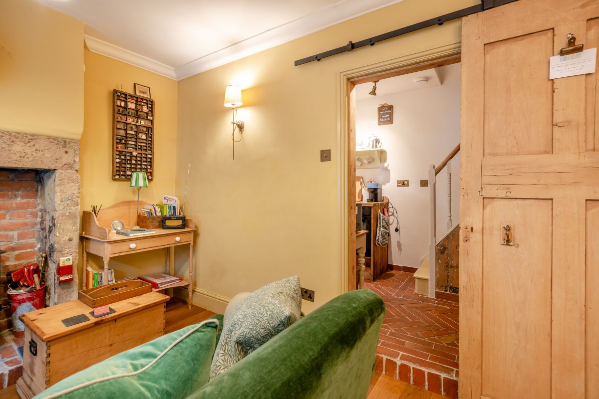 Little Red Brick, listing photograph 6