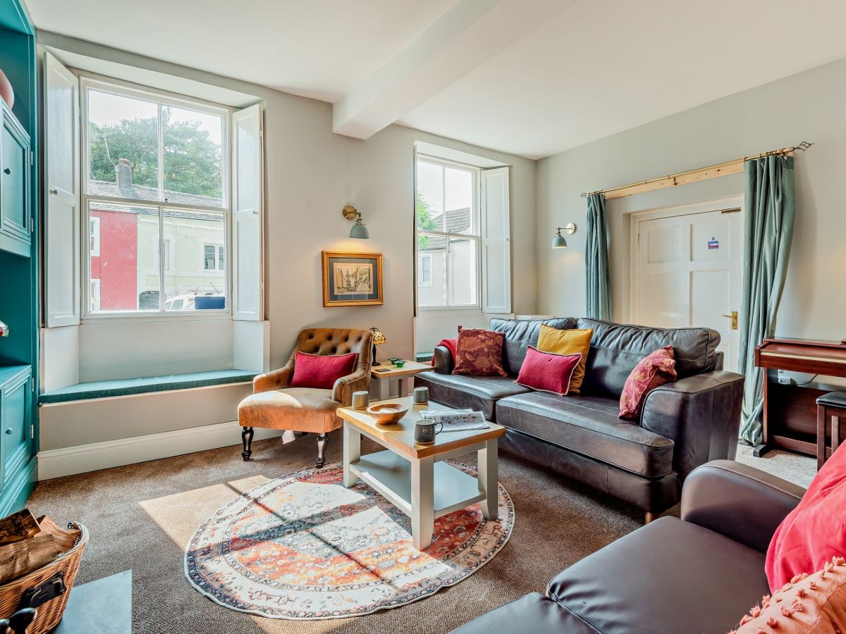 Chestnut Hill Cottage, listing photograph 2
