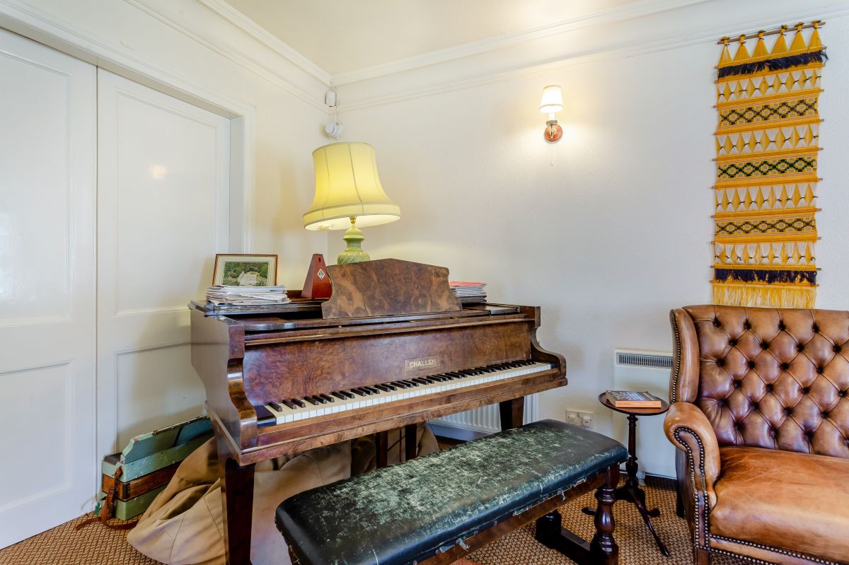 The Grey House, listing photograph 8