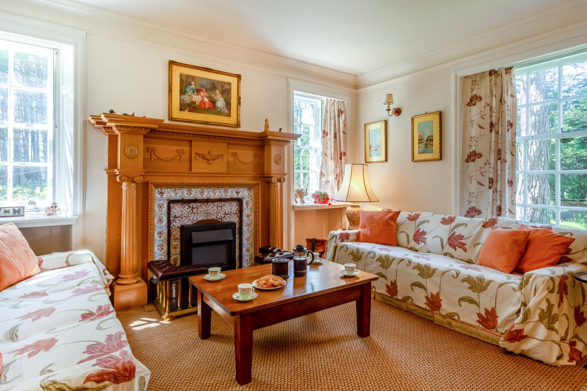 The Grey House, listing photograph 12