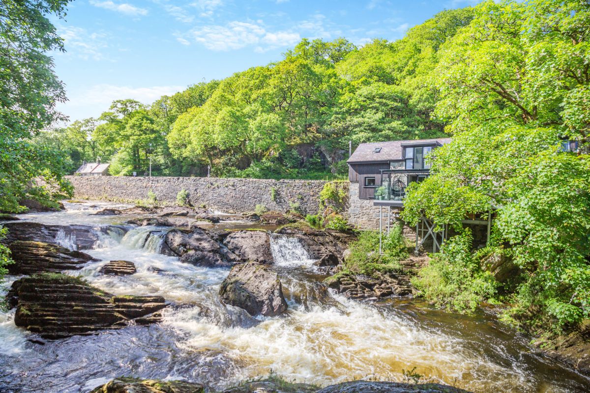 Drws Y Coed, listing photograph 2