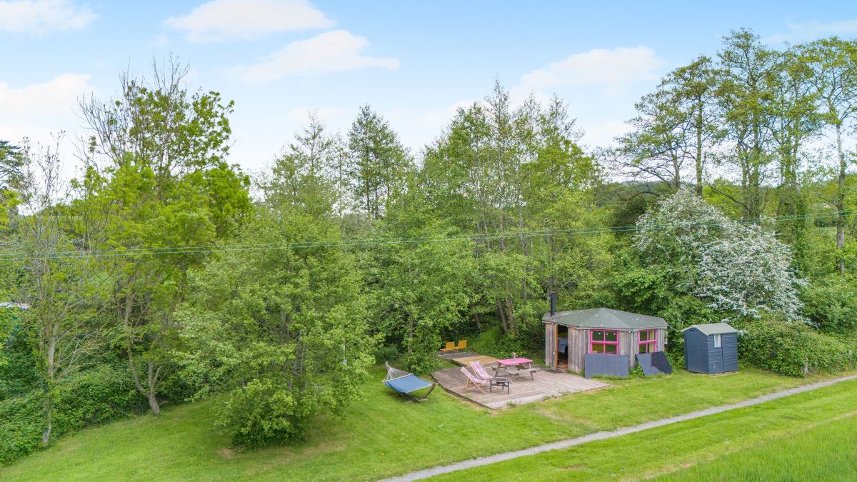 Barley Cabin, listing photograph 3