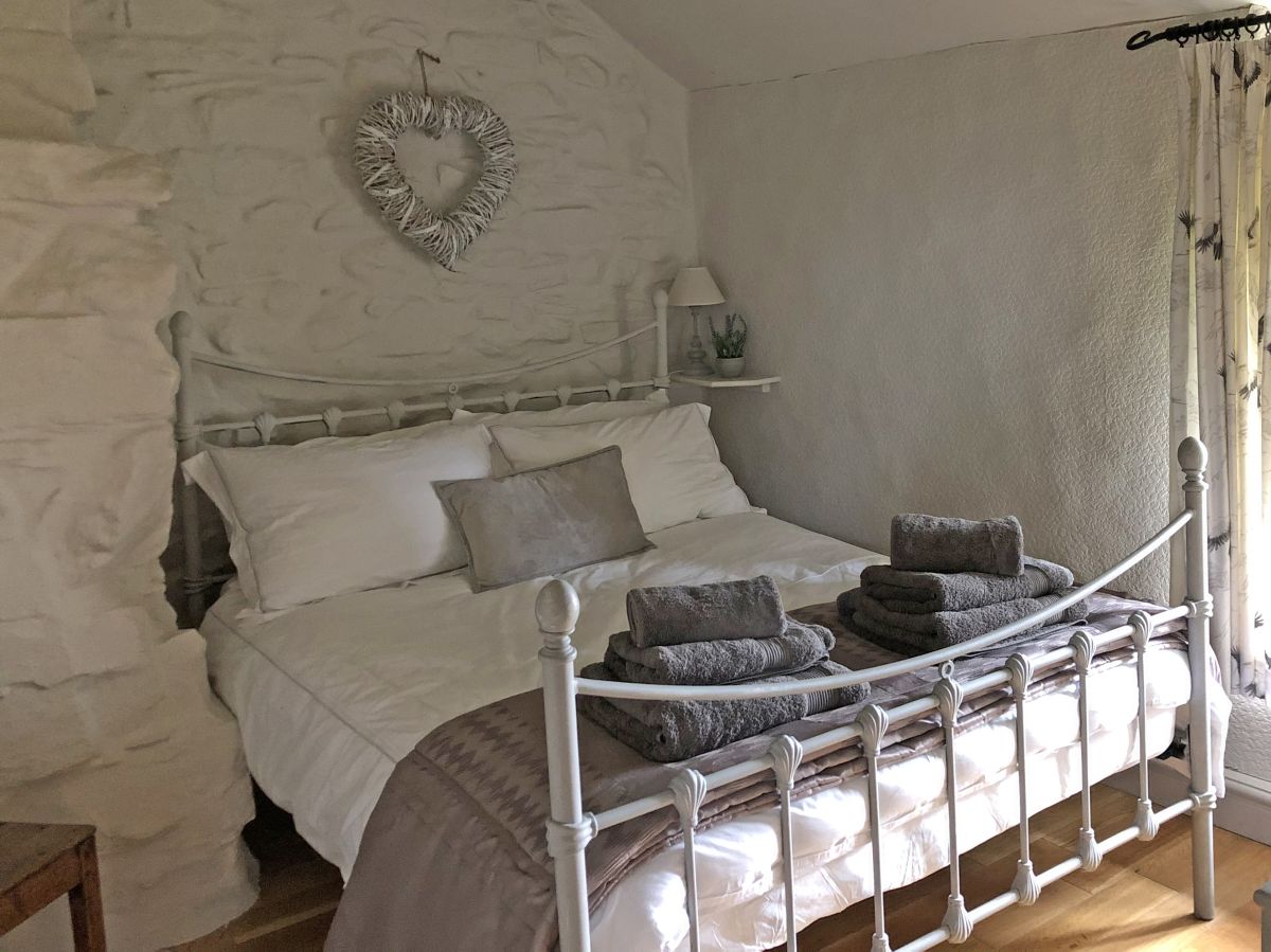 Ty Cerrig Cottage, listing photograph 11