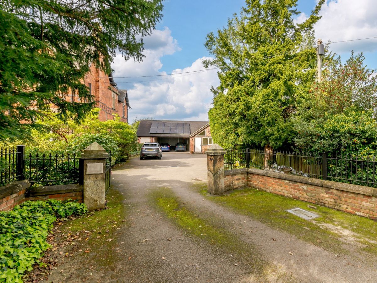 The Carriage House - Peak, listing photograph 12