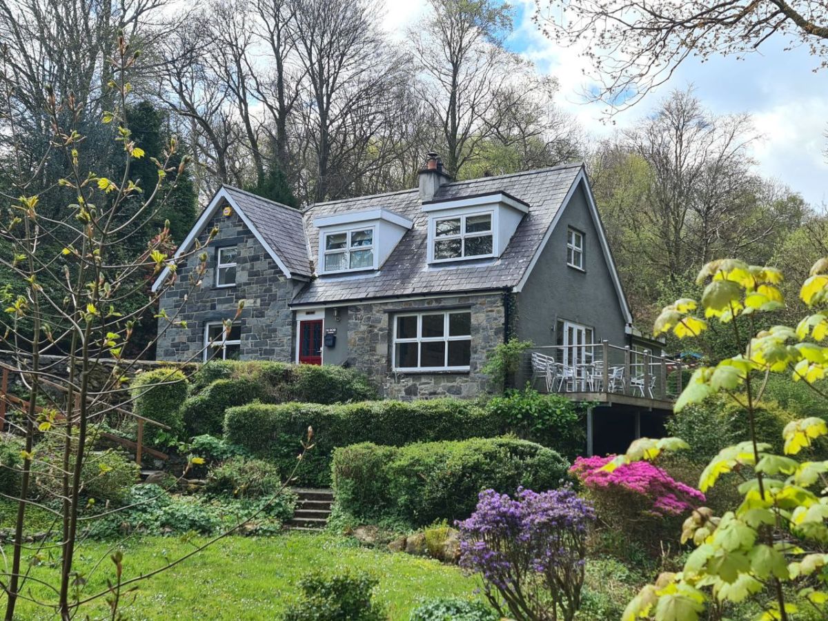 Llety Eryri - Snowdonia Woodland Cottage