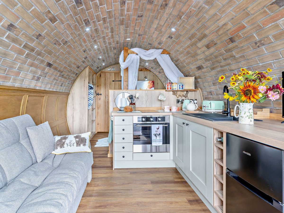 Peregrine's Nook, listing photograph 8