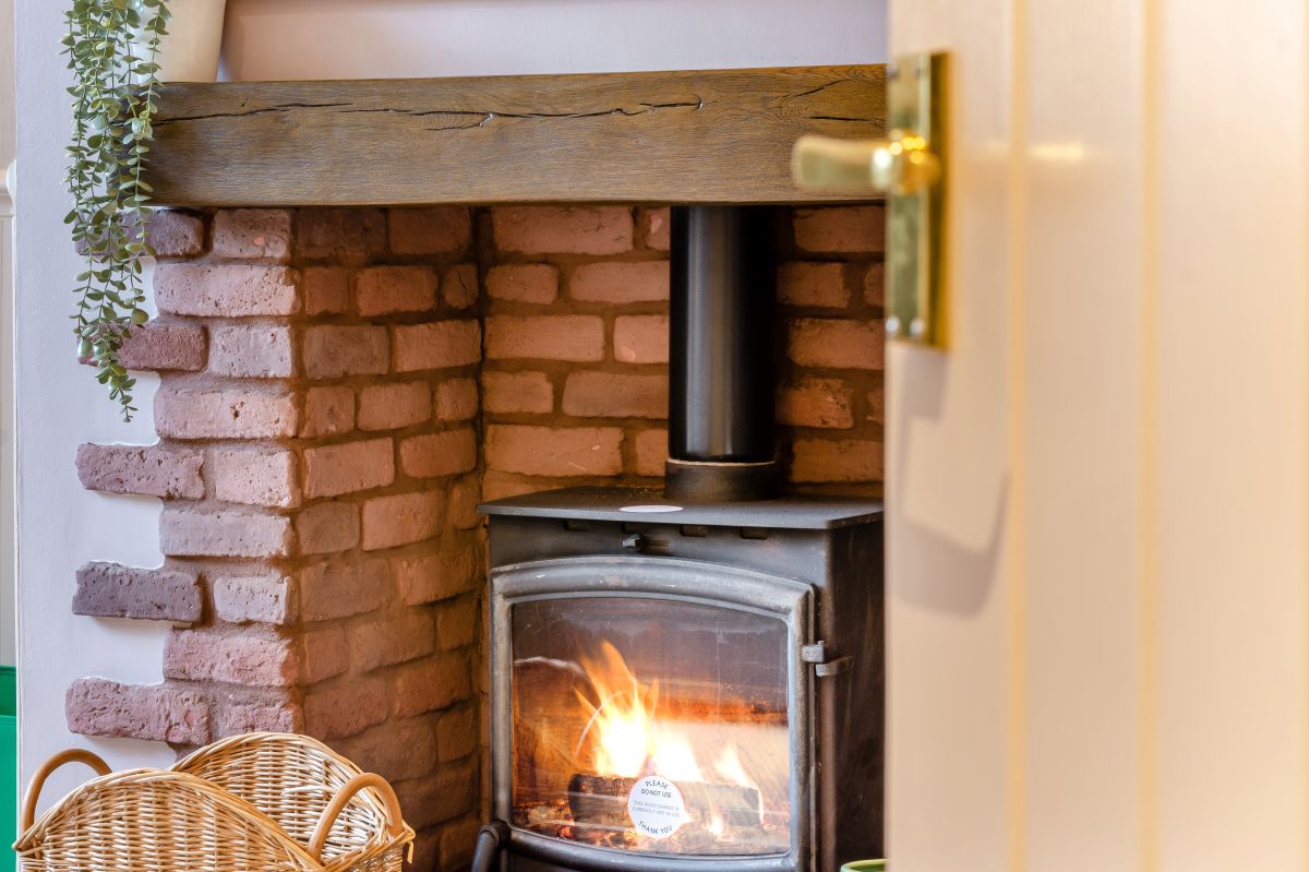 Apple Tree Cottage - Ashbourne, listing photograph 8