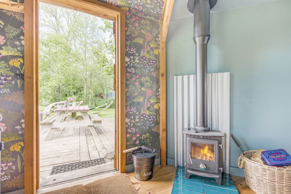 Barley Cabin, listing photograph 7