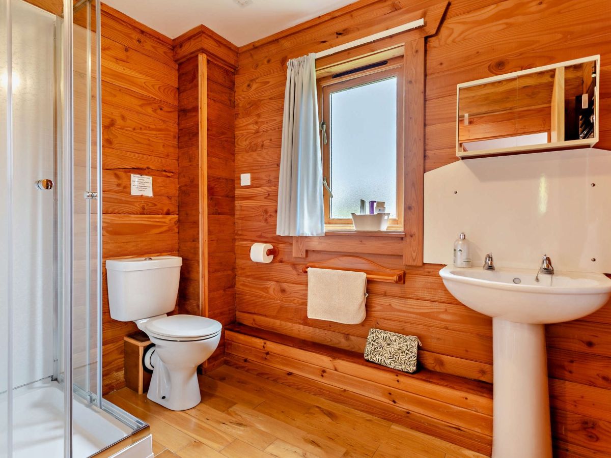 Dailfearn Chalet, listing photograph 10