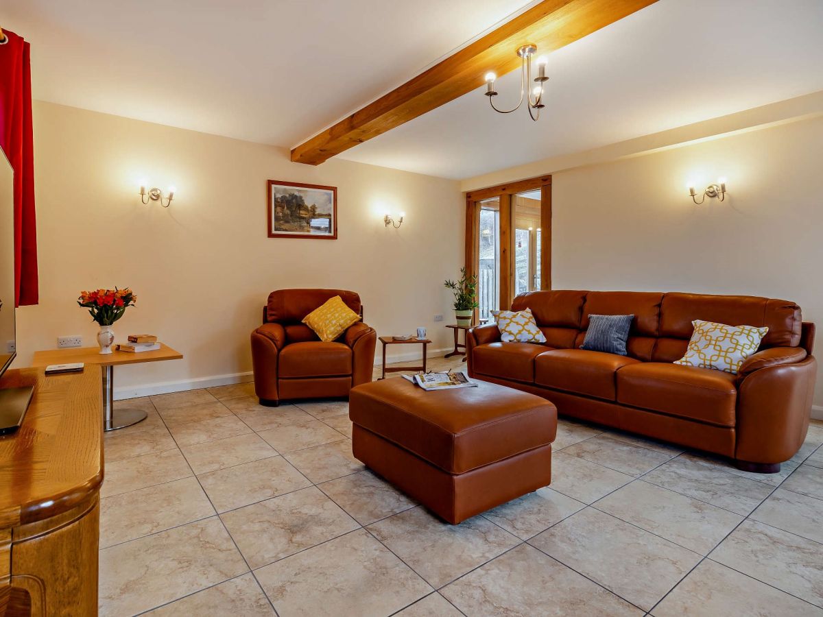 Middle Pentre Barn, listing photograph 4
