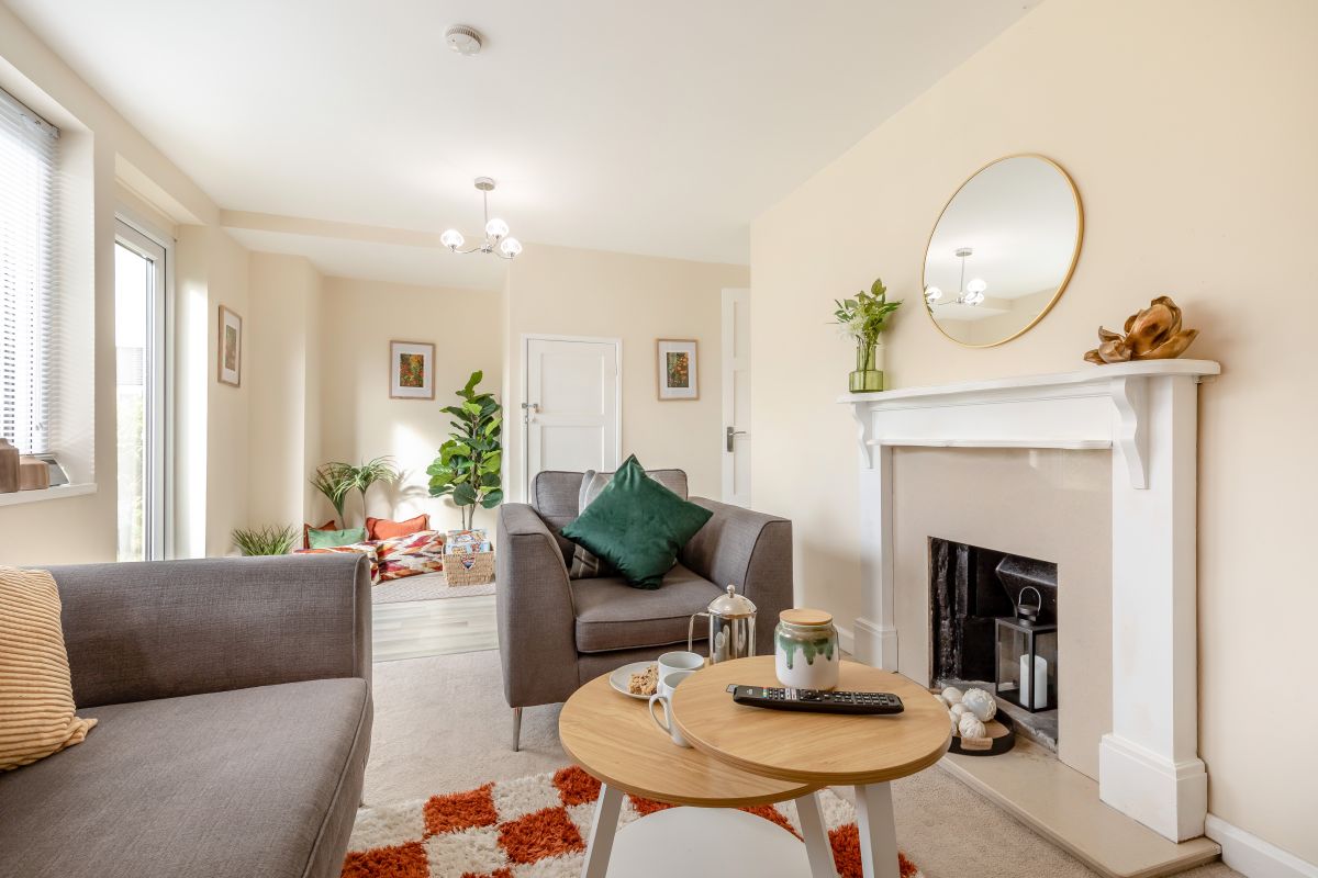 Leek House, listing photograph 3