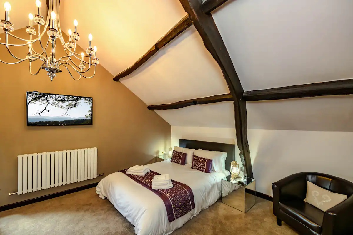 Black Swan Manor, listing photograph 7