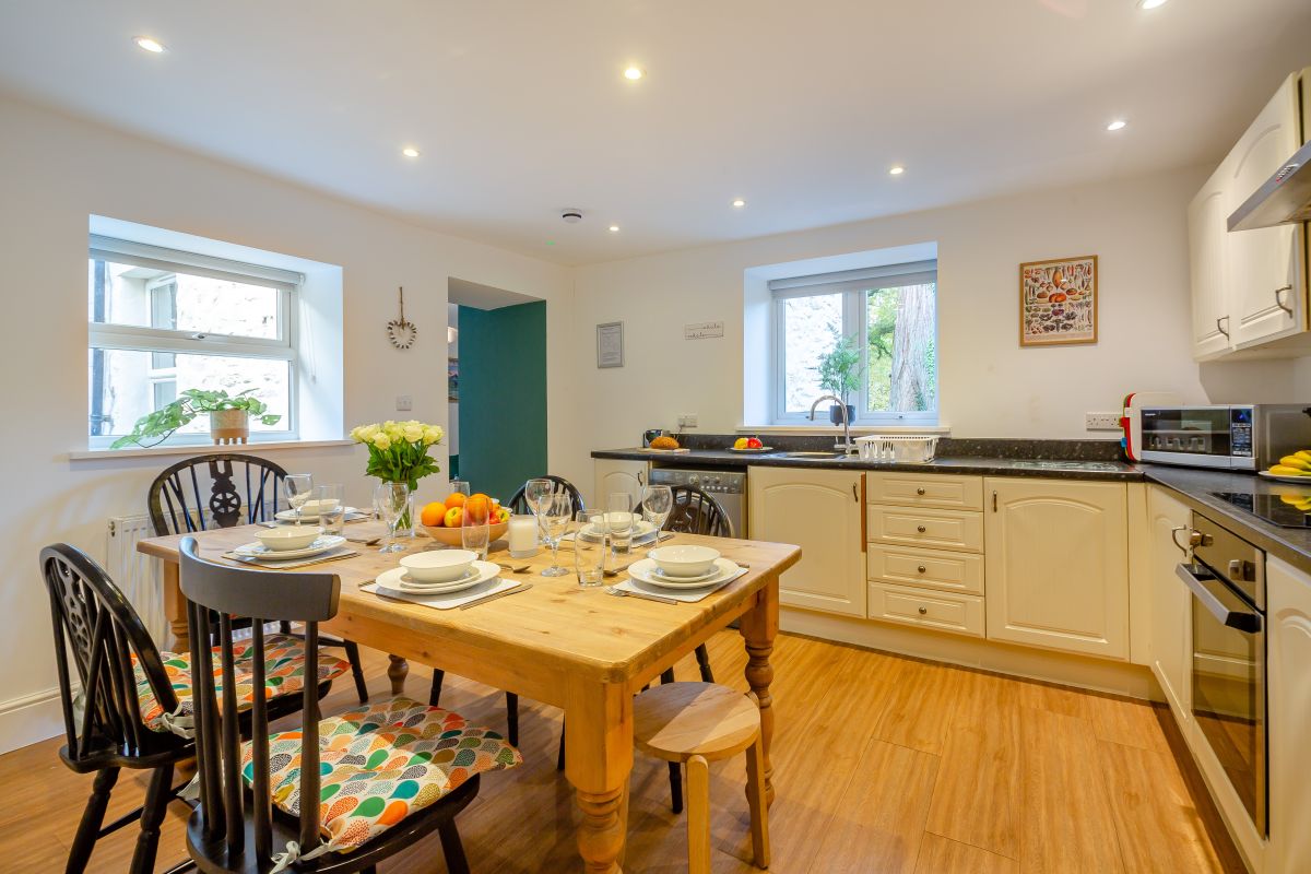 Fairy Glen Apt One, listing photograph 3