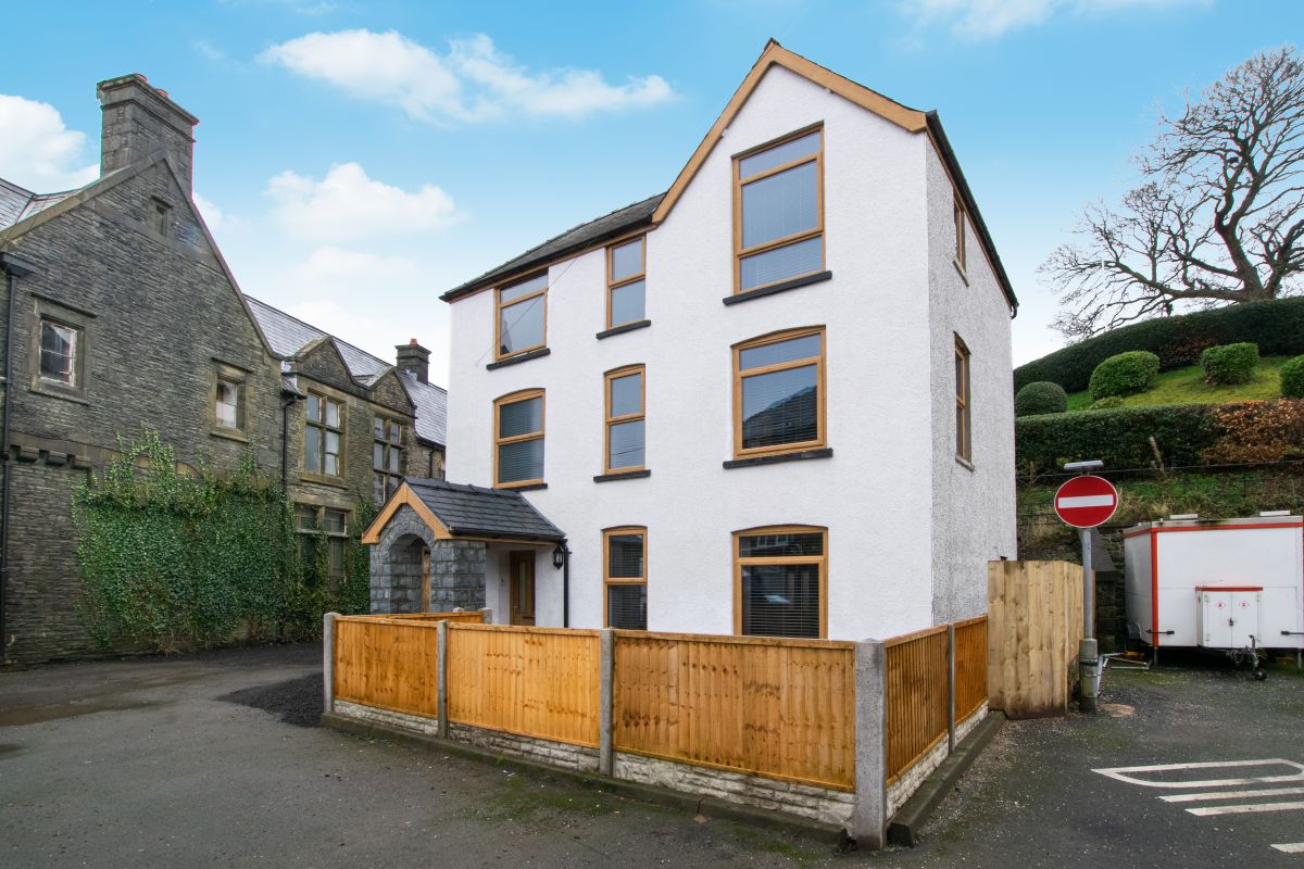 Gwynle Townhouse, Bala, listing photograph 4