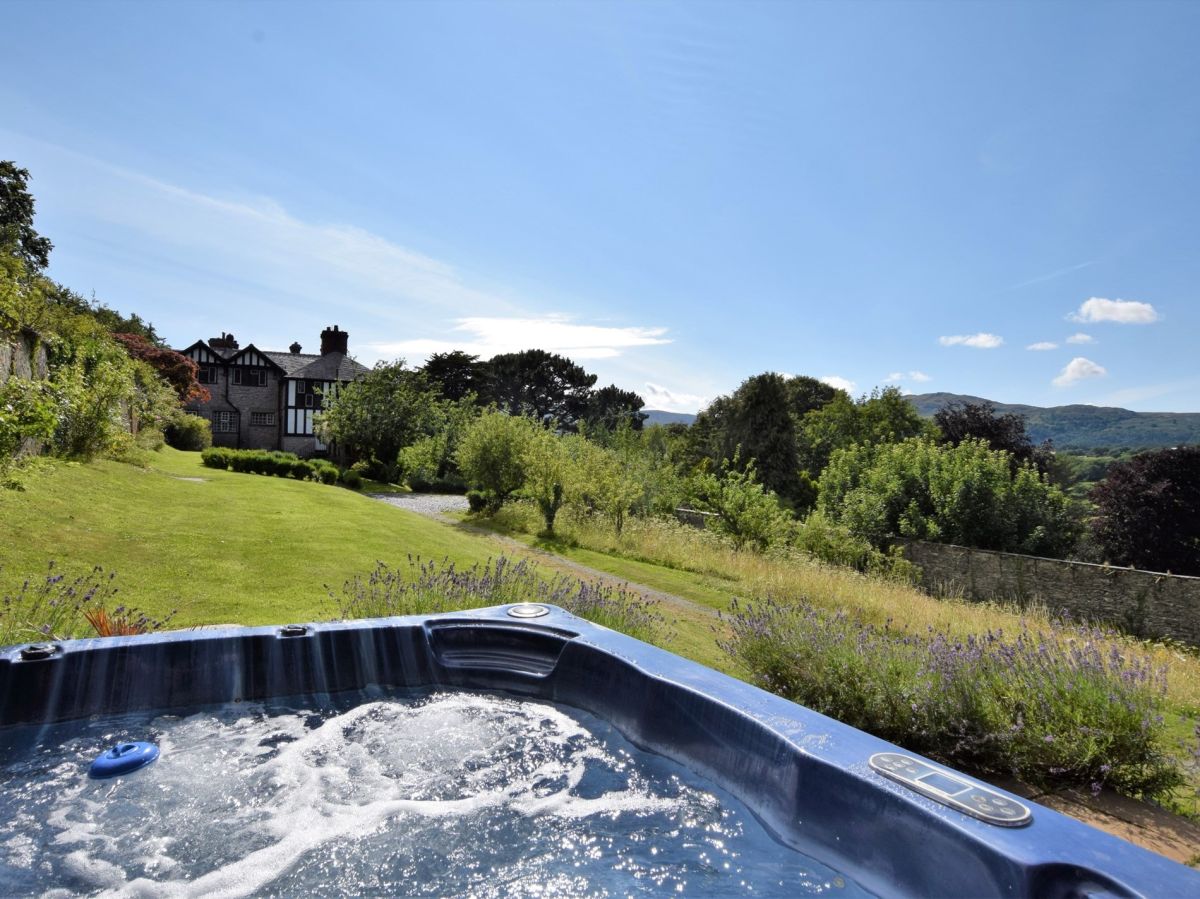 Conwy Valley Manor House, listing photograph 2