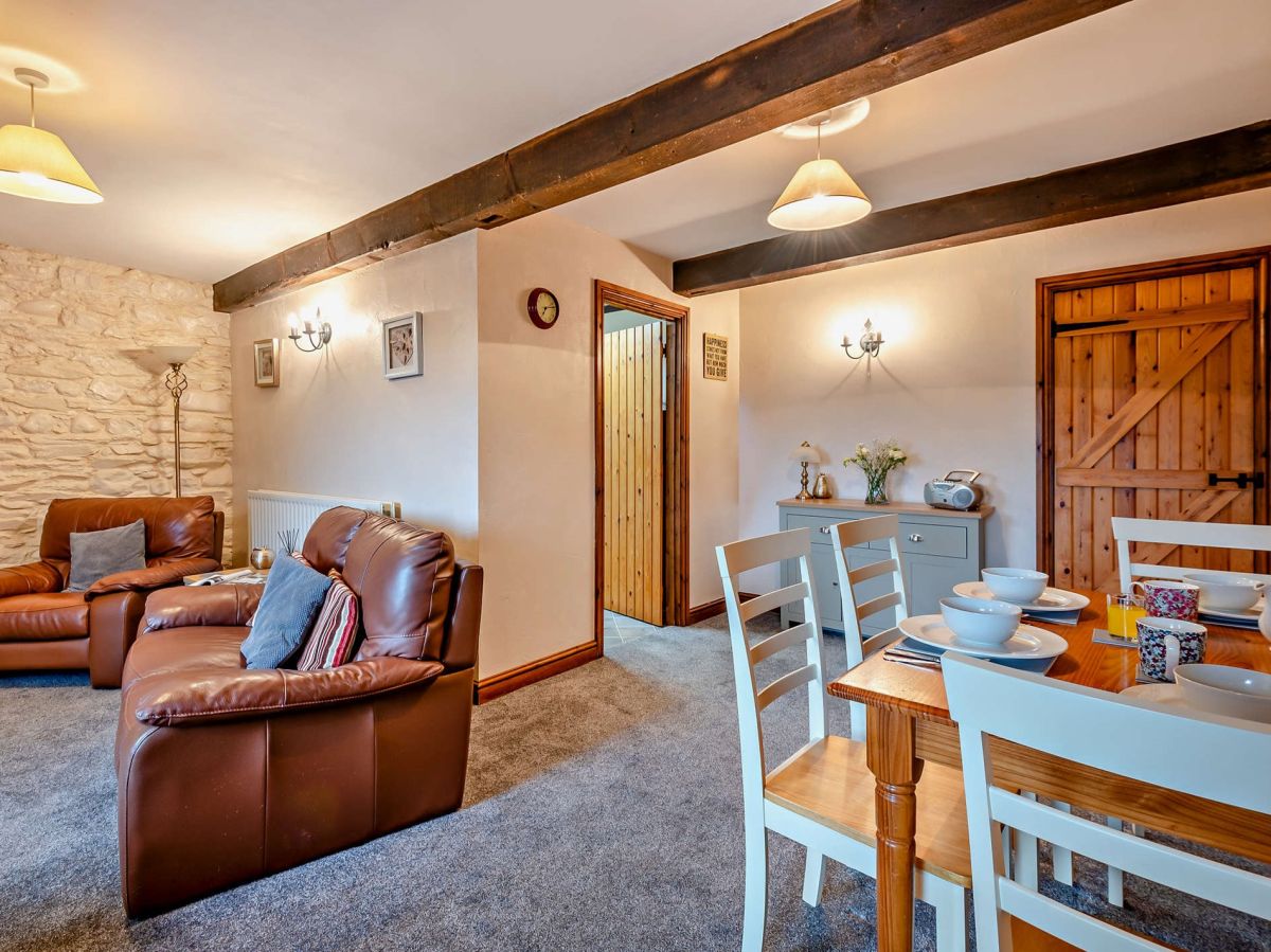 Blue's Lodge, listing photograph 8