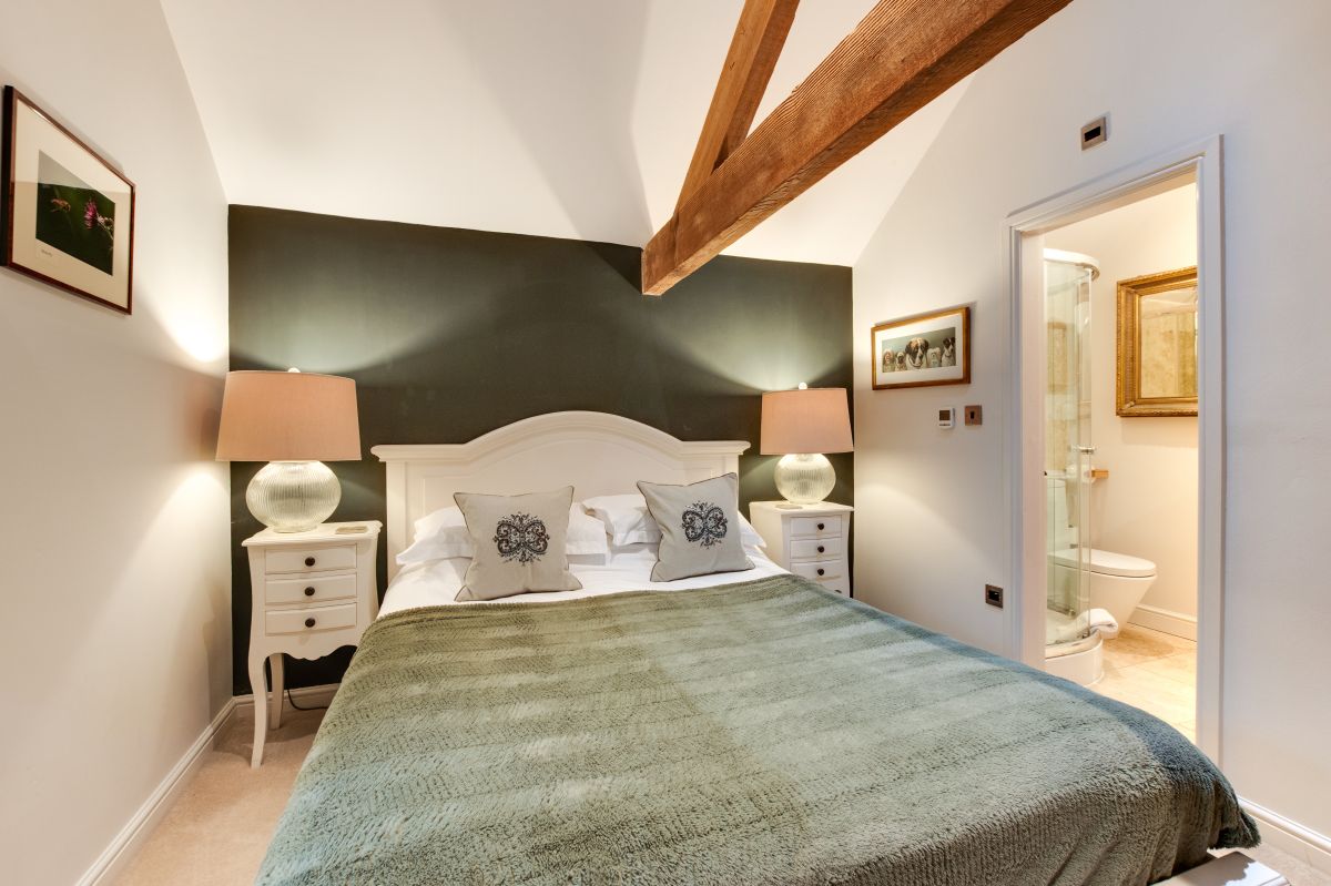 Brosterfield Suite, listing photograph 11