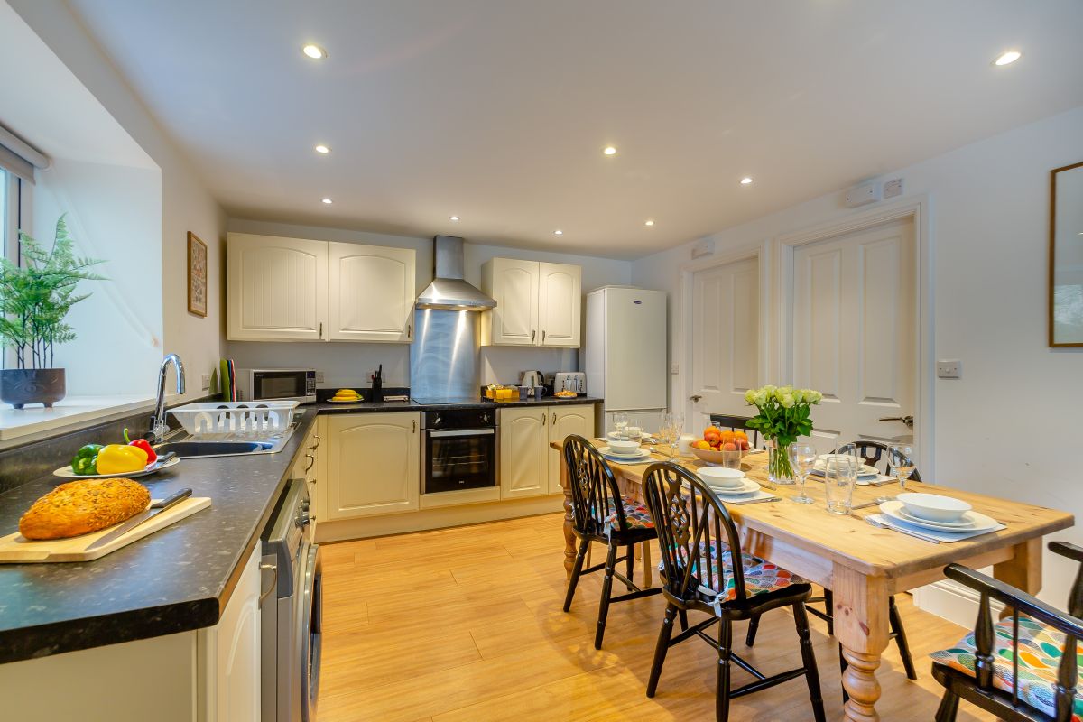 Fairy Glen Apt One, listing photograph 11