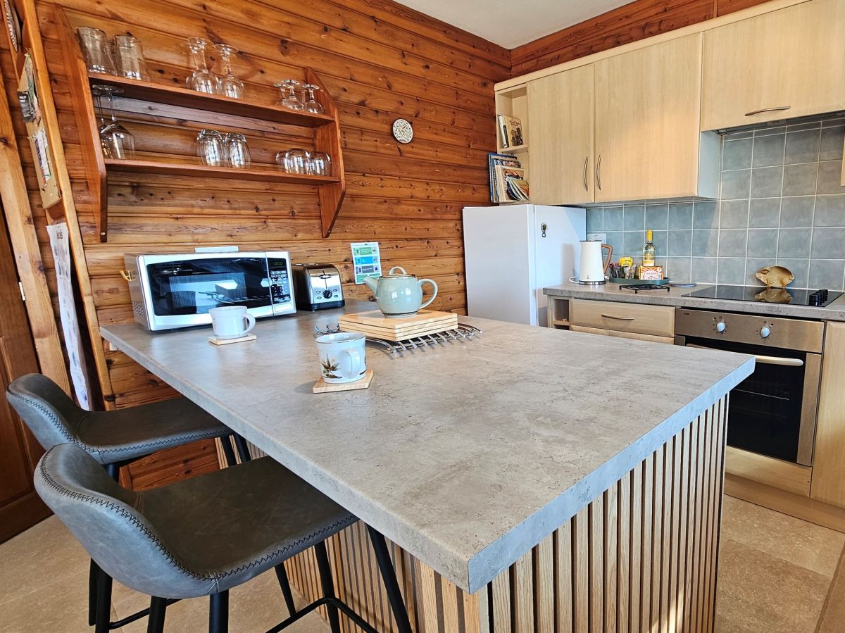Macleod Chalet, listing photograph 4