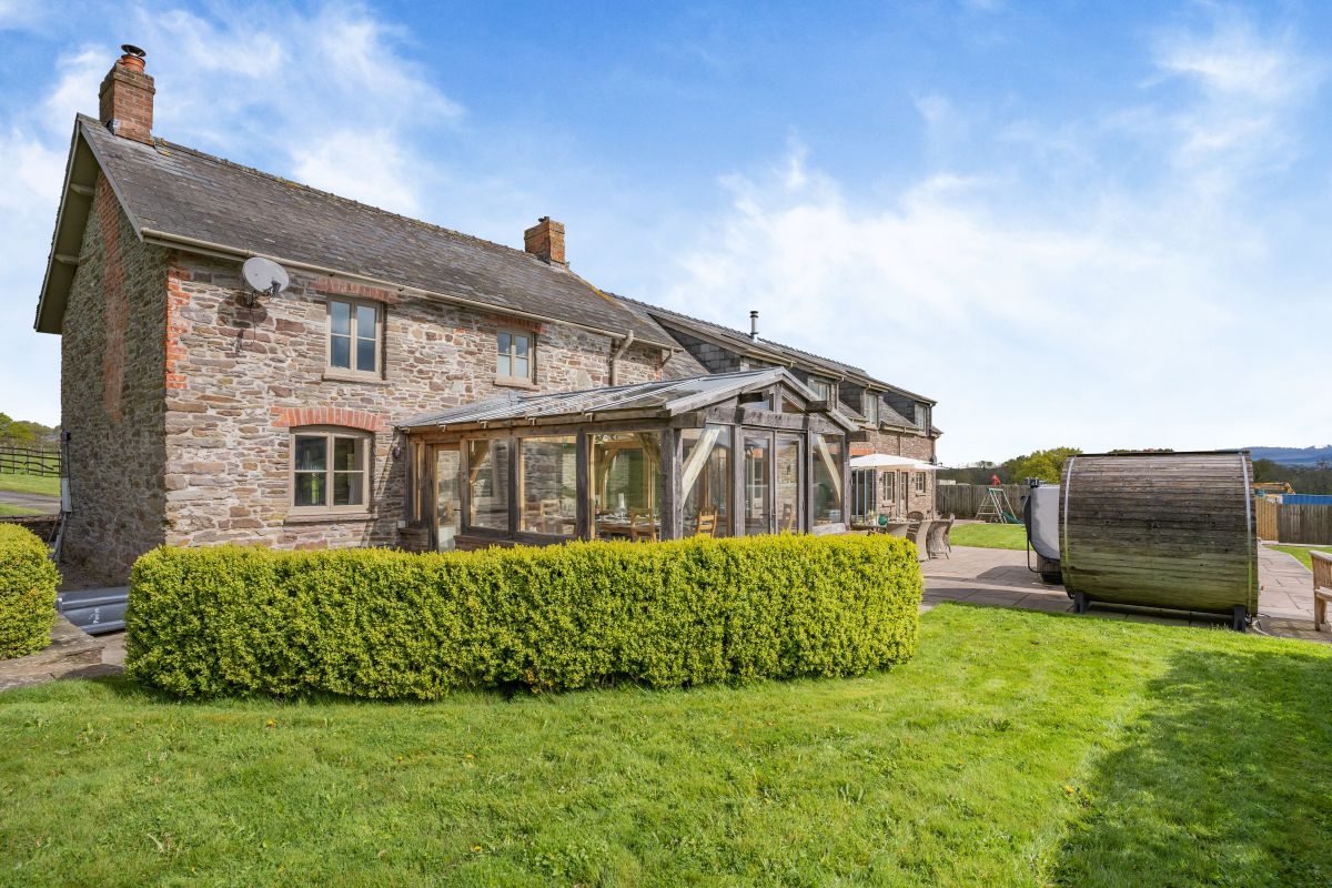 Wood Farm Barn, listing photograph 2