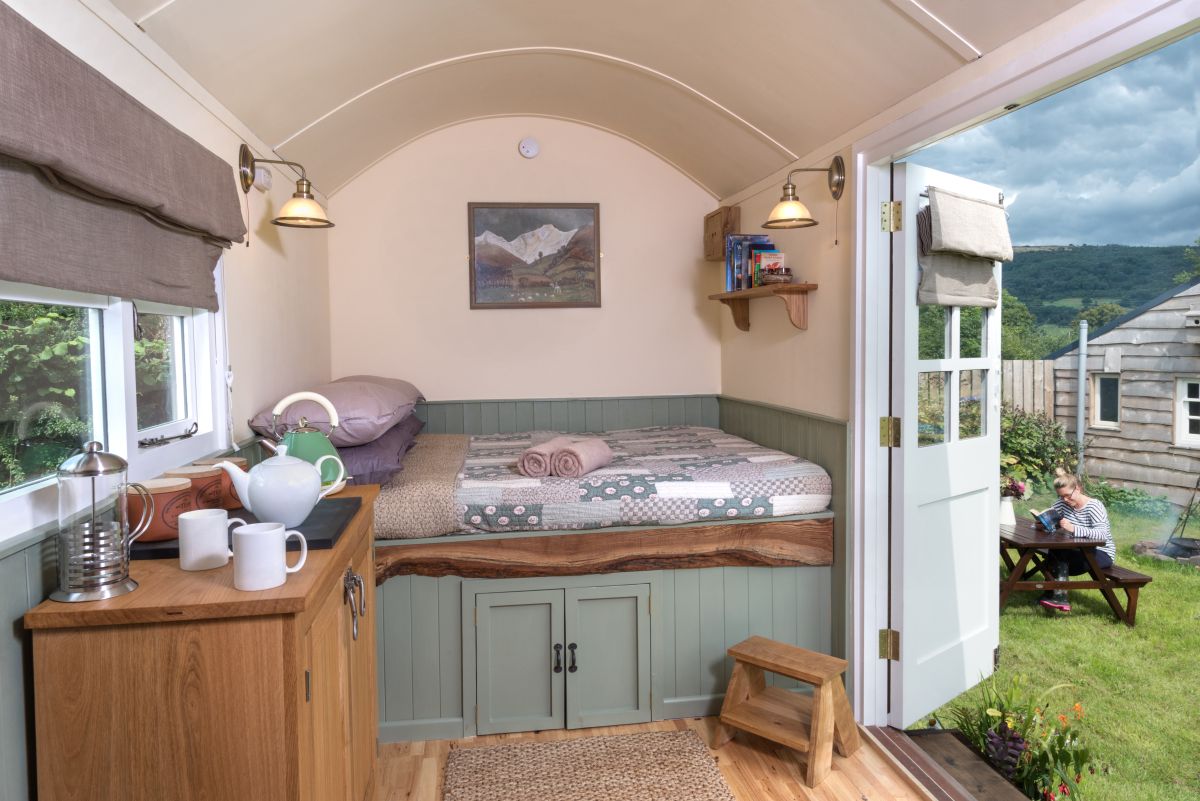 Cui Shepherds Hut, listing photograph 4
