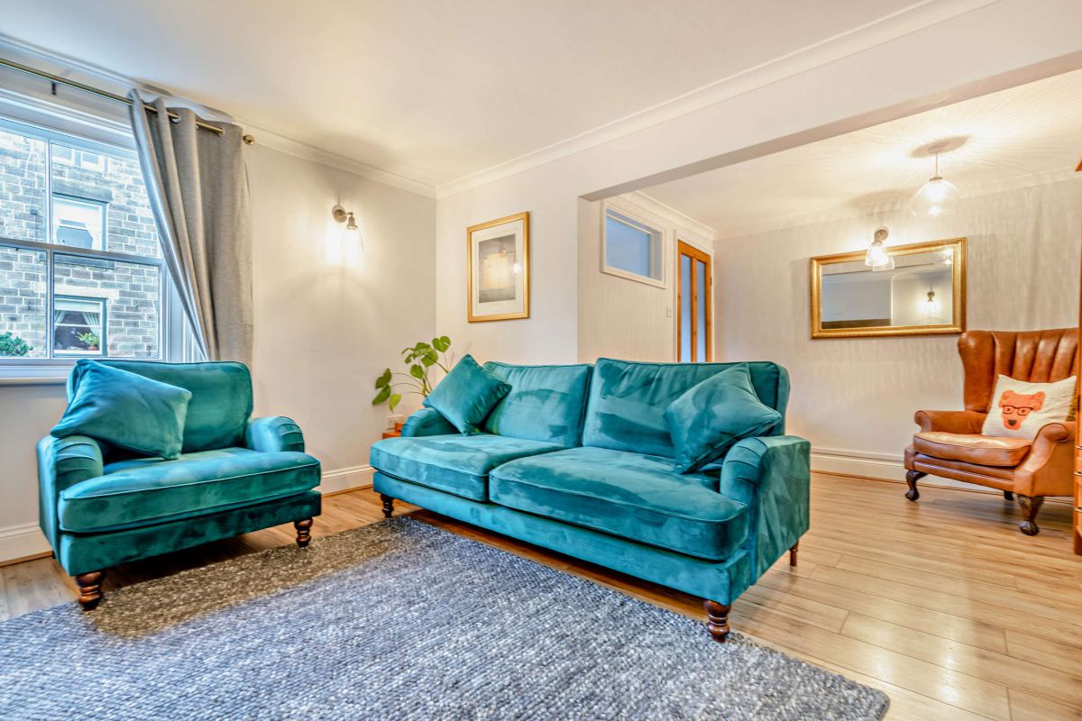 Olive's Place, listing photograph 4