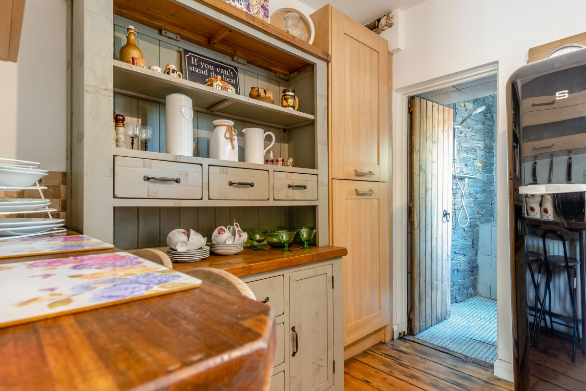 Smokey's Cottage, listing photograph 9