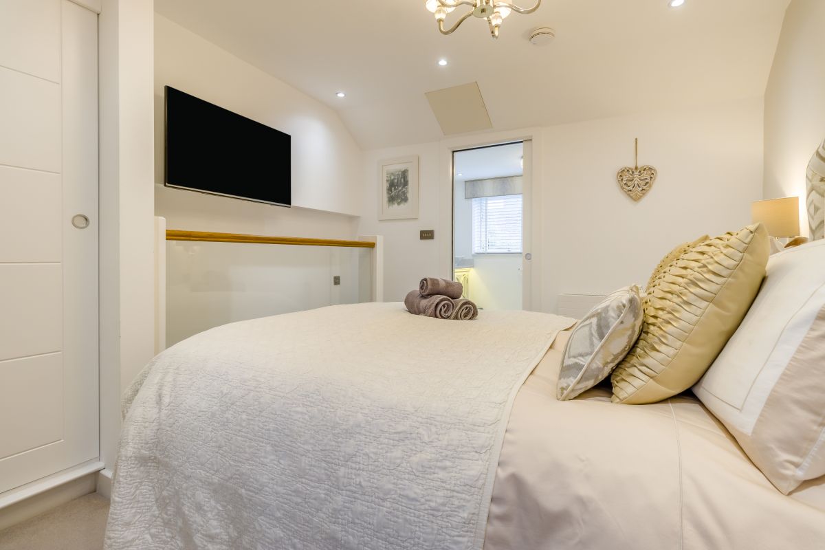 8 Crown Lane, listing photograph 12