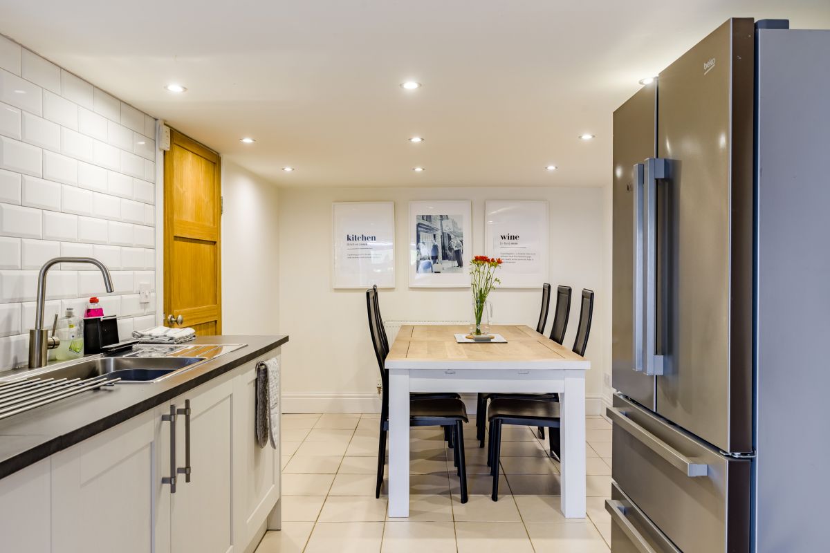 High Peak Place, listing photograph 4